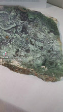 將影片載入圖庫檢視器並播放，Moss Agate Slab on Gold Metal Stand - 2.96kg #3
