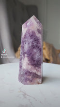 將影片載入圖庫檢視器並播放，Snowflake Amethyst Tower - small #88
