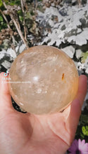 將影片載入圖庫檢視器並播放，Honey Calcite Sphere - 960g #4
